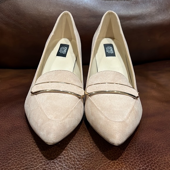 Jones New York Classy Pump in a versatile color. Worn once in EUC - Picture 7 of 17
